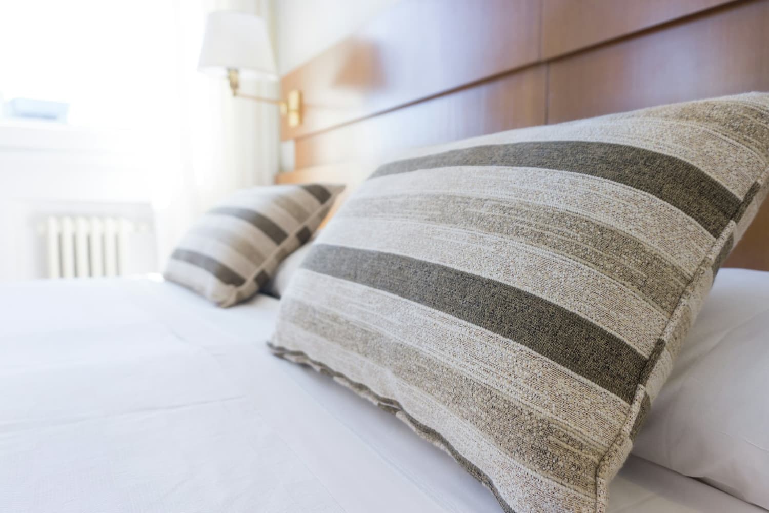 King bed in cool linen