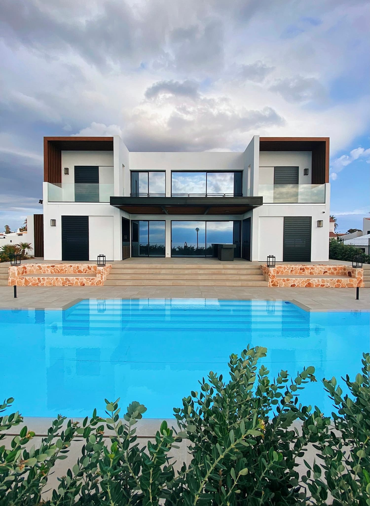 Private infinity pool